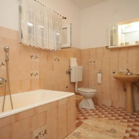 Apartments With A Parking Space Vis - 8861 Vis