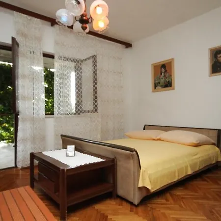 Apartman Apartments With A Parking Space Vis - 8861 Vis