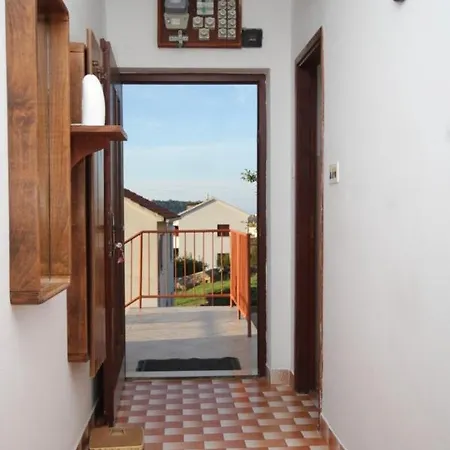Apartments With A Parking Space Vis - 8861 Vis